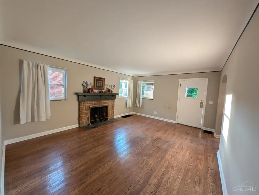 1127 W North Bend Dr, Cincinnati, OH 45224 - #2