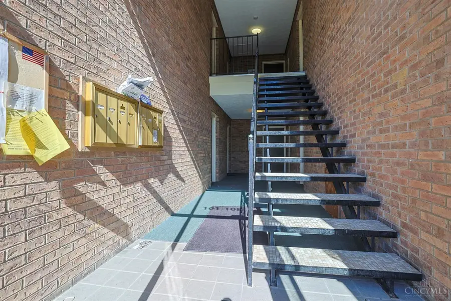 1544 W Galbraith Road #106, North College Hill, OH 45231 - #3