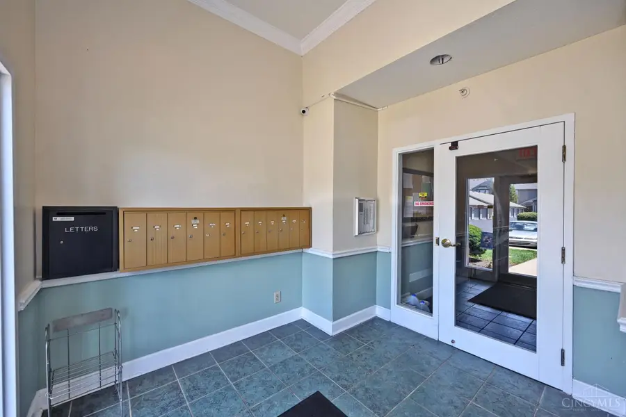 4941 N Arbor Woods Court #308, Cincinnati, OH 45248 - #3