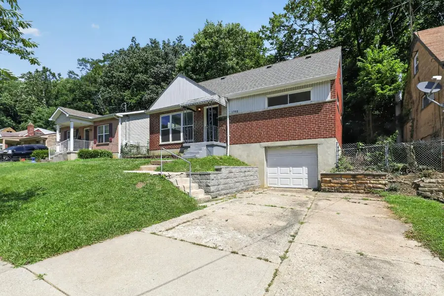 1703 Ashbrook Drive, Cincinnati, OH 45238 - #2