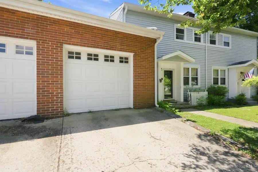 5 Briarwood Lane, Greenhills, OH 45218 - #2