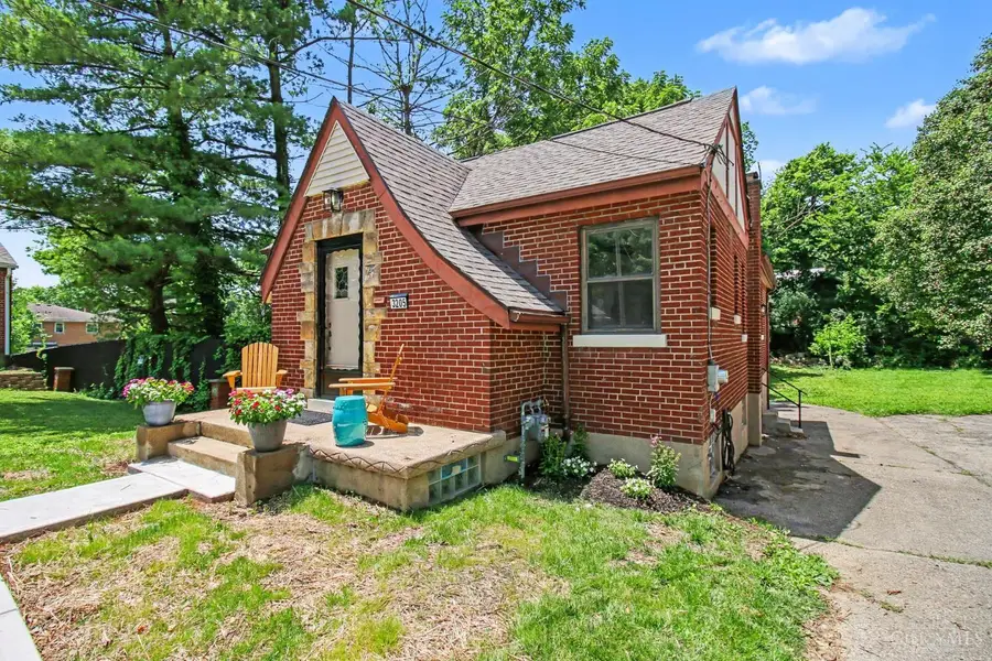 3205 Stanhope Avenue, Cincinnati, OH 45211 - #3