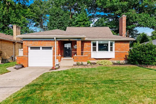 7833 Colton Lane, Deer Park, OH 45236