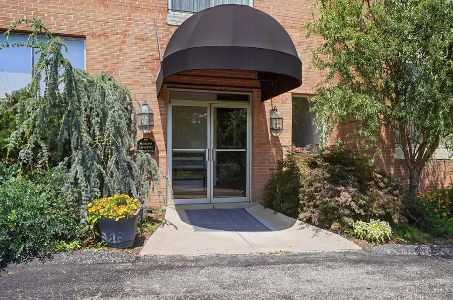 880 Rue De La Paix #A24, Cincinnati, OH 45220 - #3