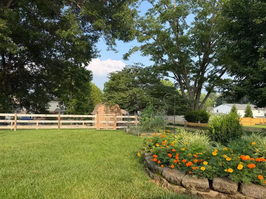 6080 Peachview Dr, Green, OH 45247 - #3