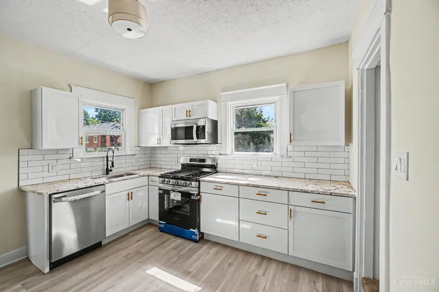 3992 Glenmore Avenue, Cheviot, OH 45211 - #3
