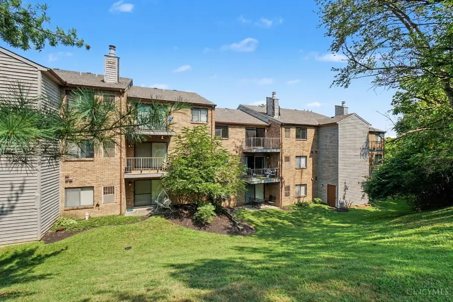 1544 W Galbraith Road #412, Cincinnati, OH 45231 - #2