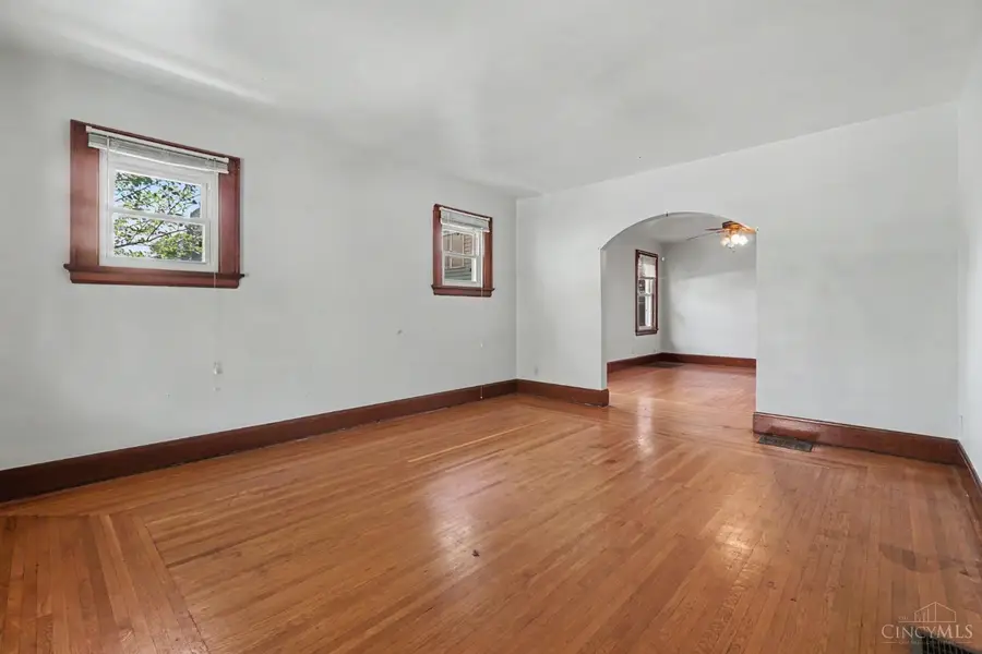 924 Chateau Avenue, Cincinnati, OH 45204 - #3