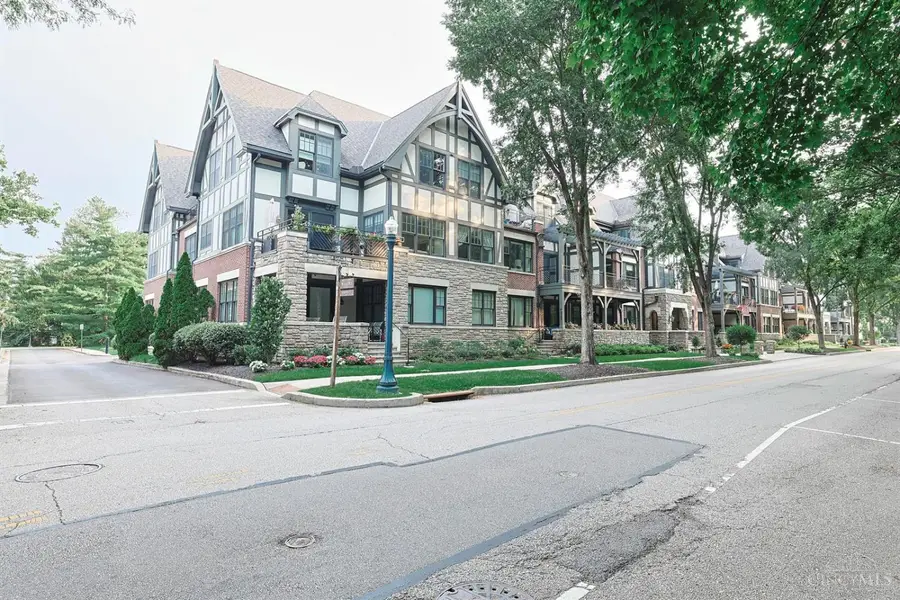 3942 Miami Road #203, Mariemont, OH 45227 - #2