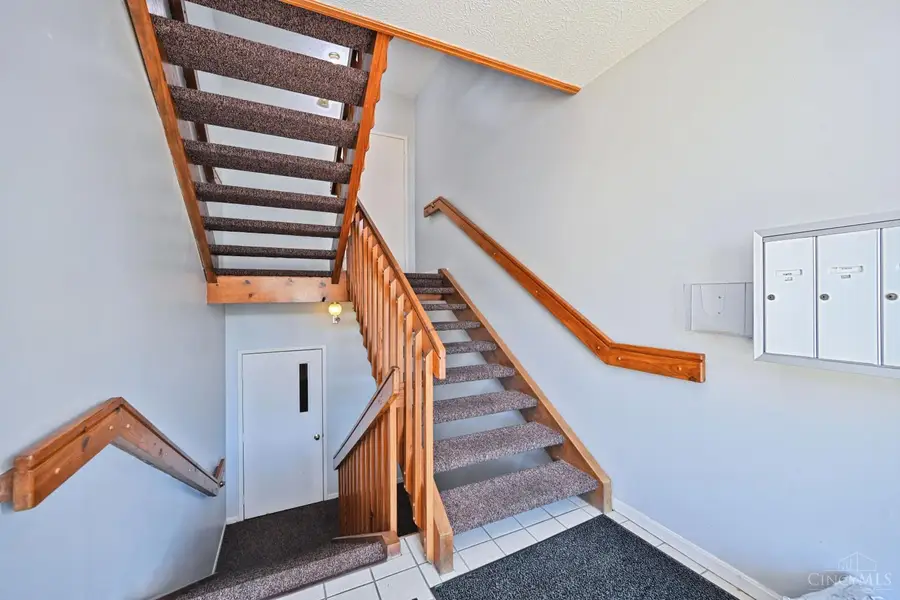7382 Ridgepoint Drive #9, Anderson, OH 45230 - #3