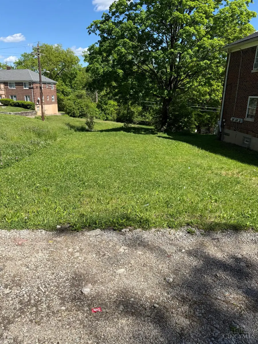 3127 Bracken Woods Lane, Cincinnati, OH 45211 - #3