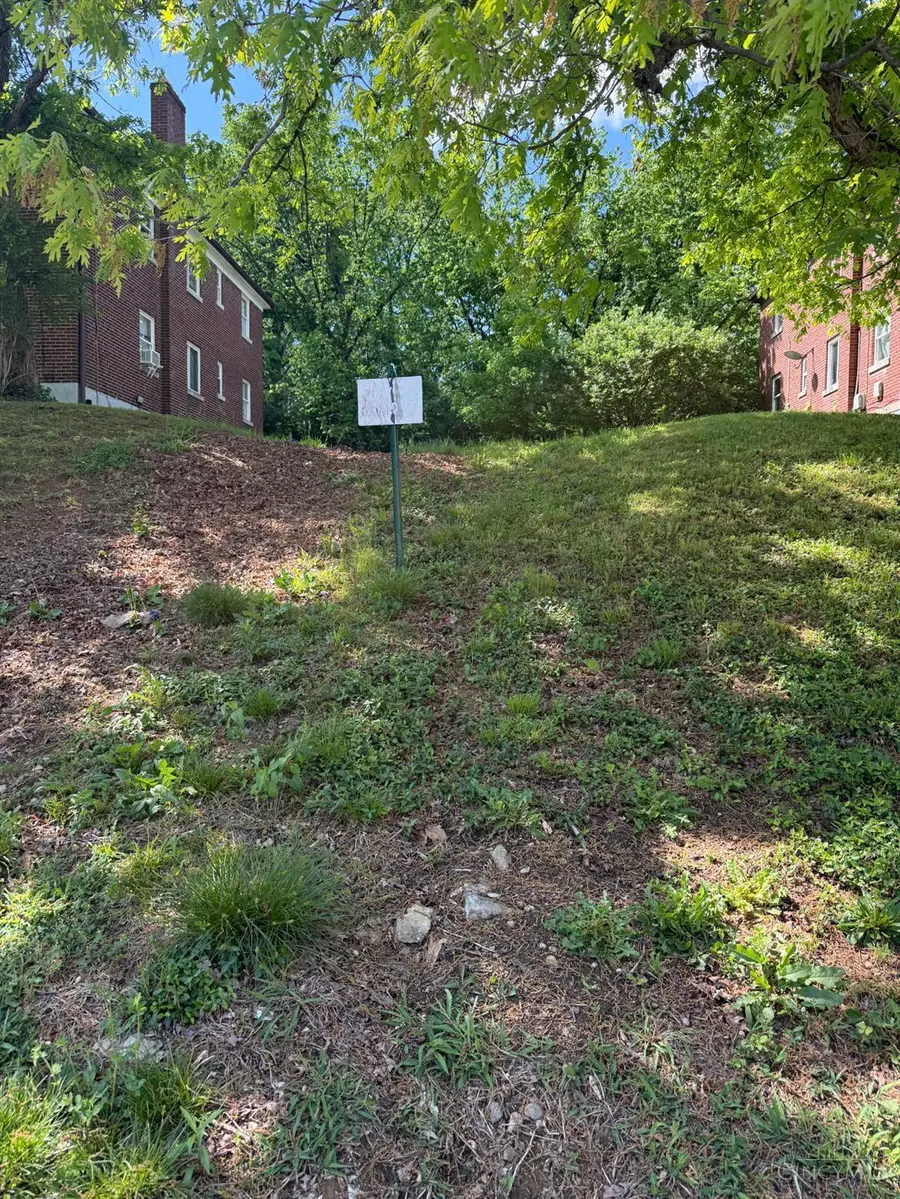 3143 Bracken Woods Lane, Cincinnati, OH 45211 - #3