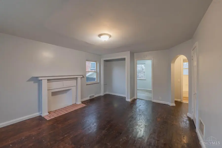 735 Elberon Avenue, Cincinnati, OH 45205 - #3