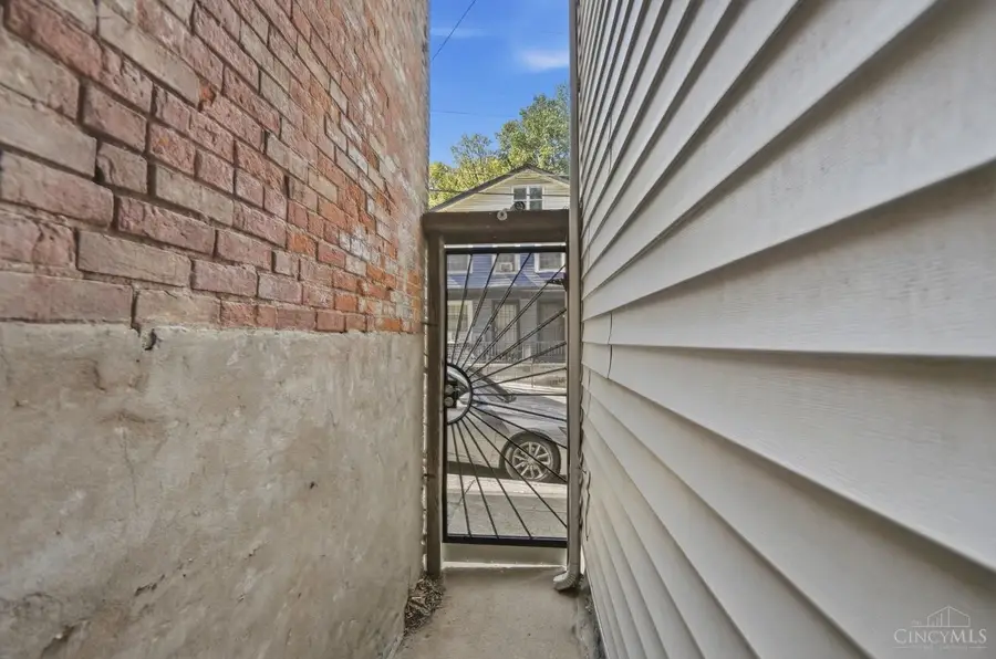 118 Winkler Street, Cincinnati, OH 45219 - #3