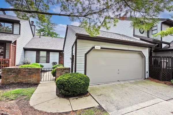 201 Centerbury Court, Cincinnati, OH 45246