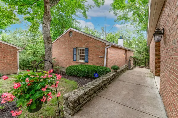 1001 Shakertown Court, Montgomery, OH 45242