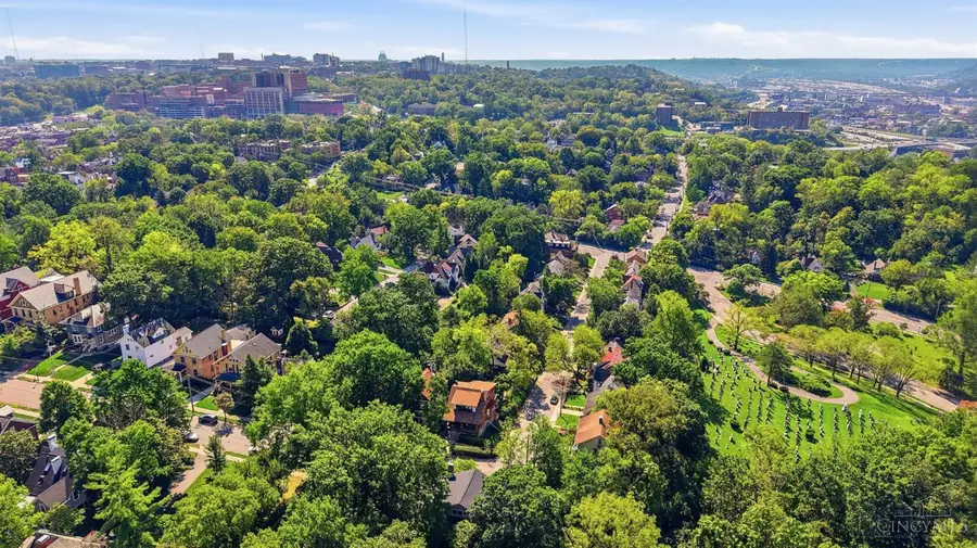 577 Evanswood Place, Cincinnati, OH 45220 - #3