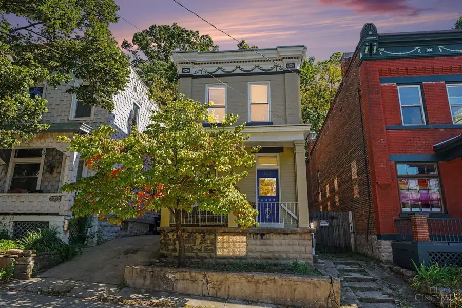 2200 W Clifton Avenue, Cincinnati, OH 45219 - #2