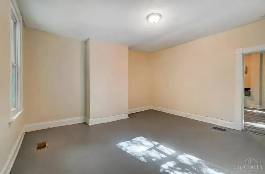 758 Straight Street, Cincinnati, OH 45214 - #3