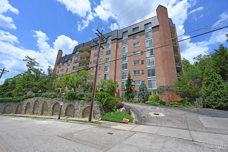 880 Rue De La Paix #A28, Cincinnati, OH 45220 - #3