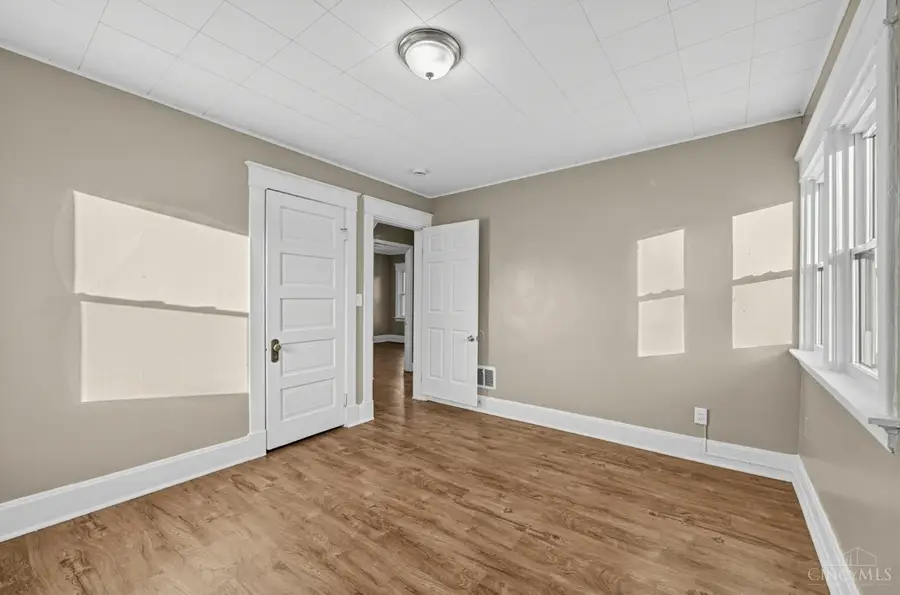 2949 Mignon Avenue, Cincinnati, OH 45211 - #2