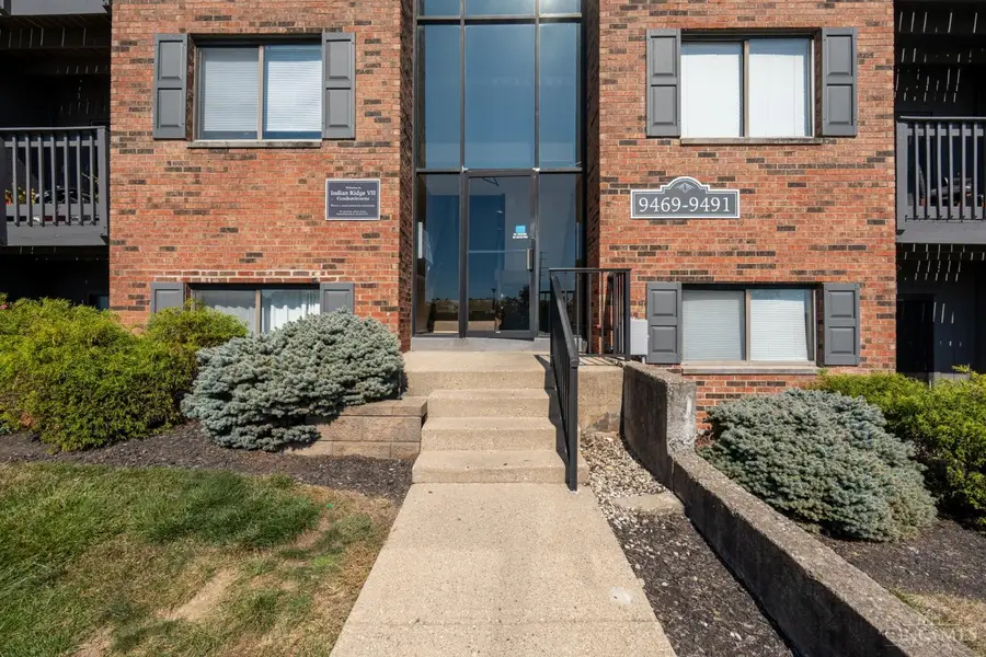 9489 Woodland Hills Drive, West Chester, OH 45011 - #2