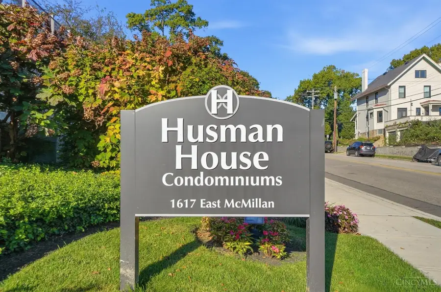 1617 E Mcmillan Street #402, Cincinnati, OH 45206 - #3