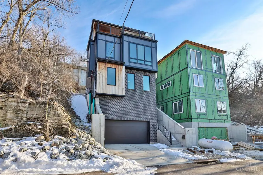 128 Goethe Street, Cincinnati, OH 45202 - #2