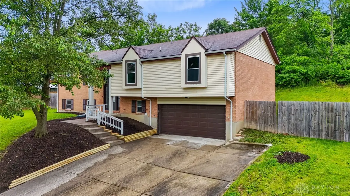 1153 King Richard Parkway, Dayton, OH 45449 - Image #1