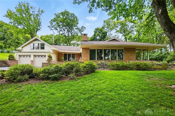 450 Ridgewood Avenue, Oakwood, OH 45409