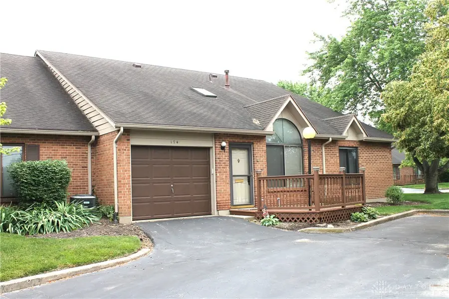 174 Candle Court, Englewood, OH 45322 - Image #2