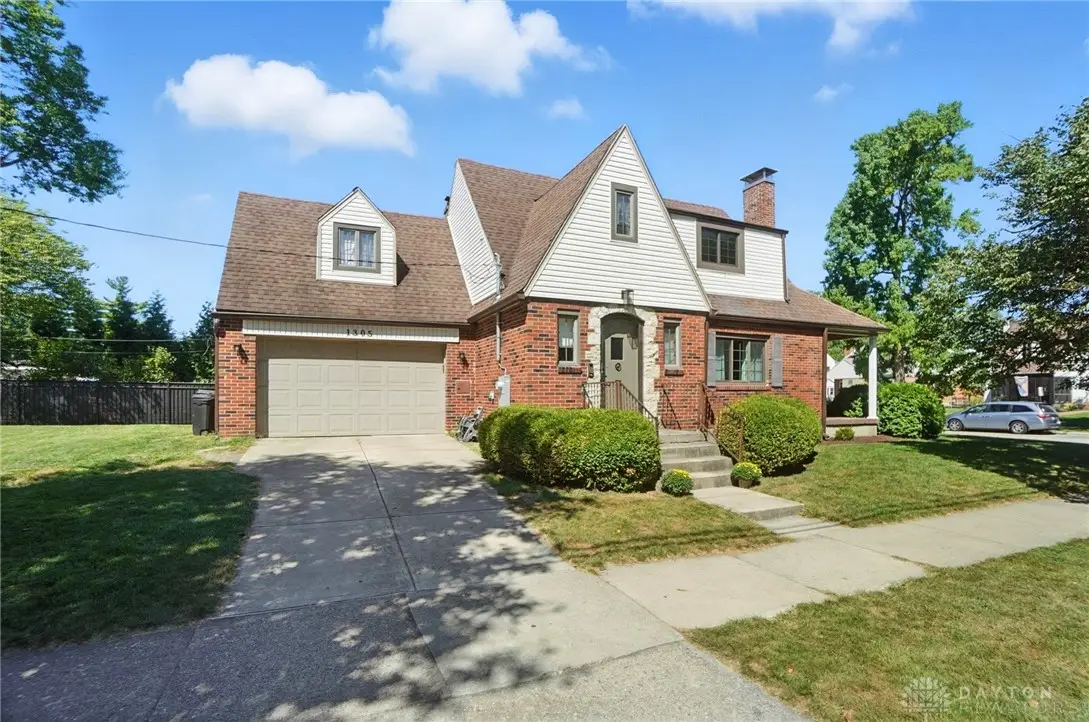 1305 E Schantz Avenue, Oakwood, OH 45419 - Image #1