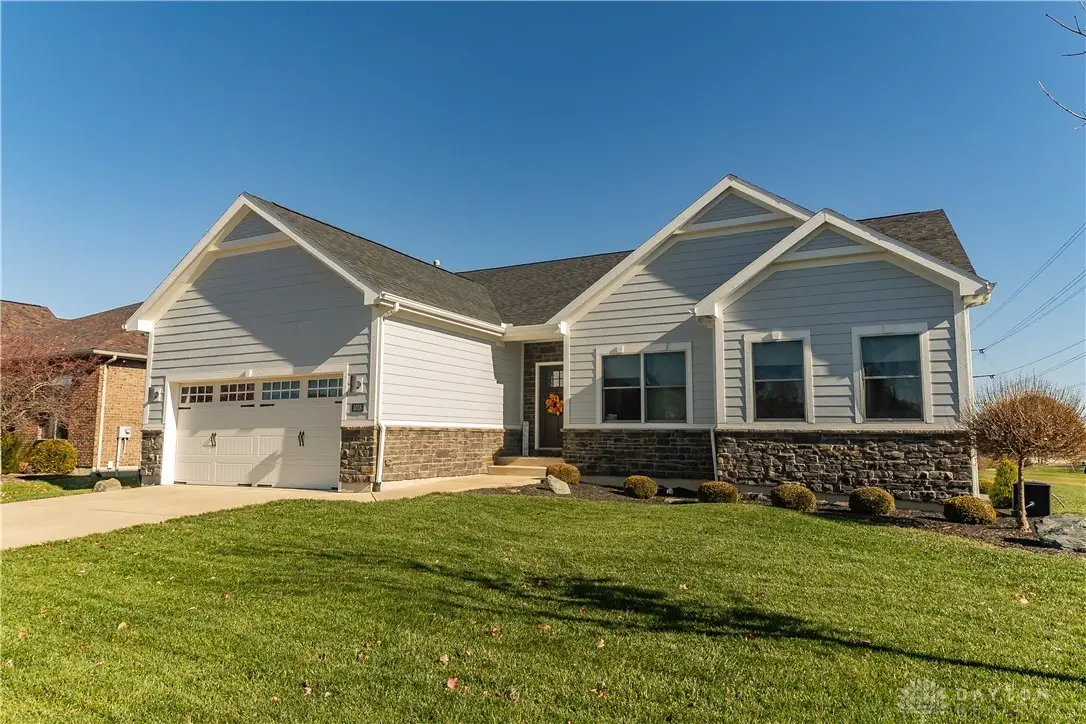 1018 Hunters Ridge Drive, Tipp City, OH 45371 - Image #1