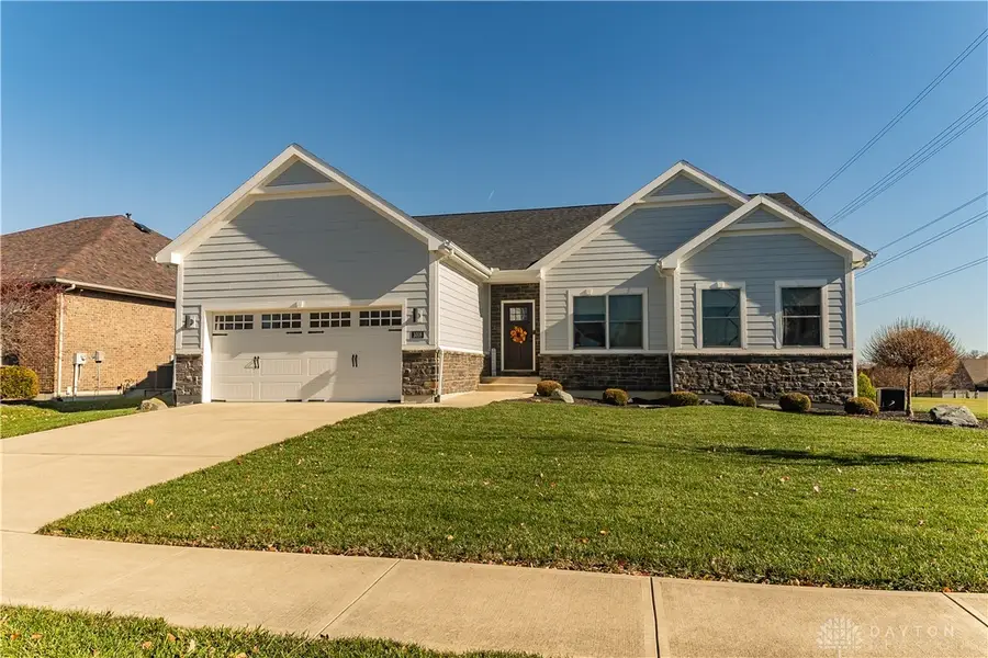 1018 Hunters Ridge Drive, Tipp City, OH 45371 - Image #3
