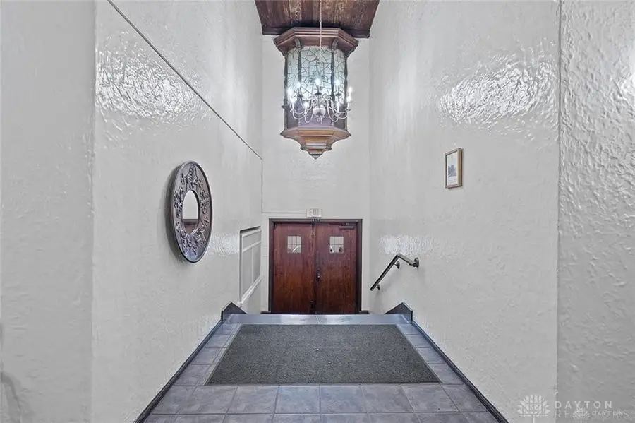 1211 Far Hills Avenue #202, Oakwood, OH 45419 - #3