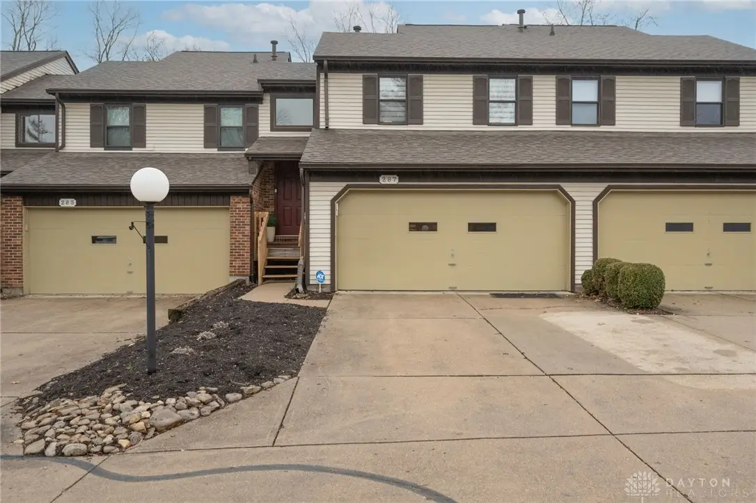 287 Bedford Glen Lane #27, Springdale, OH 45246 - Image #1