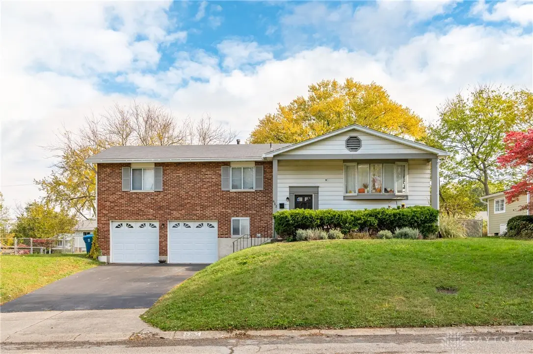 852 Crestmont Drive, Beavercreek, OH 45431 - Image #1