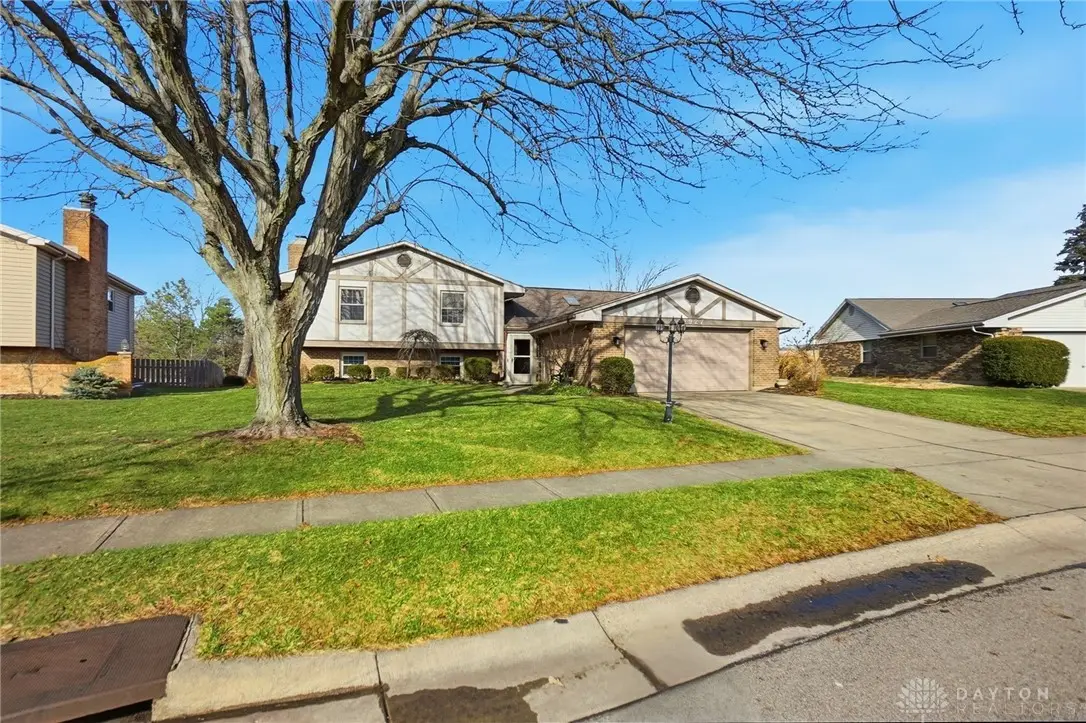 1927 Robinhood Drive, Miamisburg, OH 45342 - Image #1