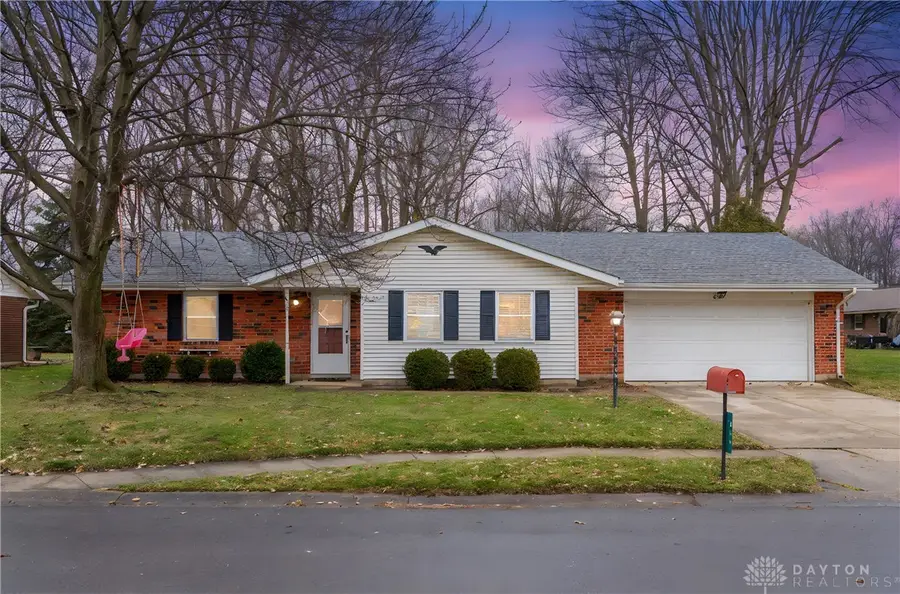 825 Hawthorne Drive, Tipp City, OH 45371 - Image #2