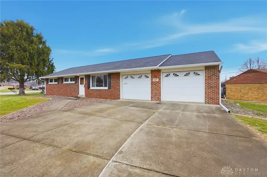 547 Douglas Way, Tipp City, OH 45371 - Image #2