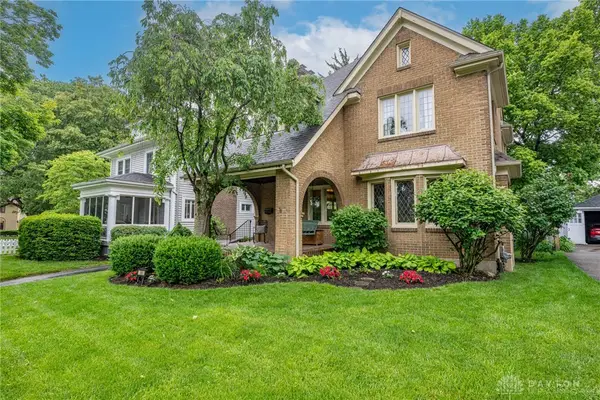 54 Beverly Place, Oakwood, OH 45419