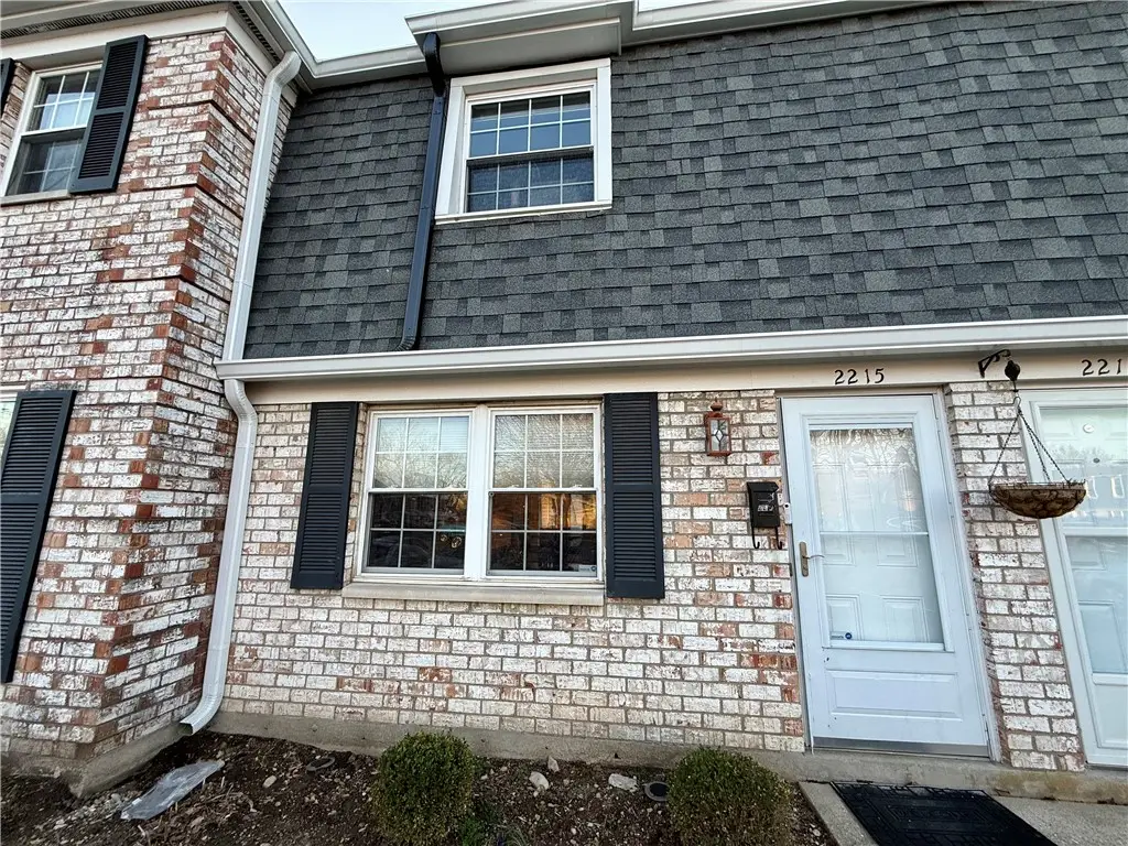 2215 Crew Circle, West Carrollton, OH 45439 - #1