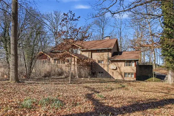 2438 Signal Hill Road, Springfield, OH 45504
