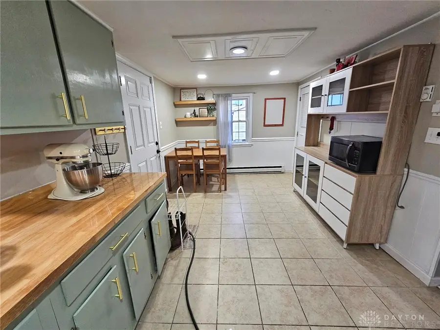 11 W Cross Street, Laura, OH 45337 - #2