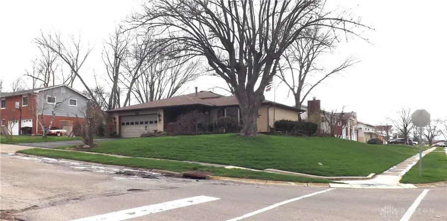 801 Crestmont Drive, Riverside, OH 45431 - #2