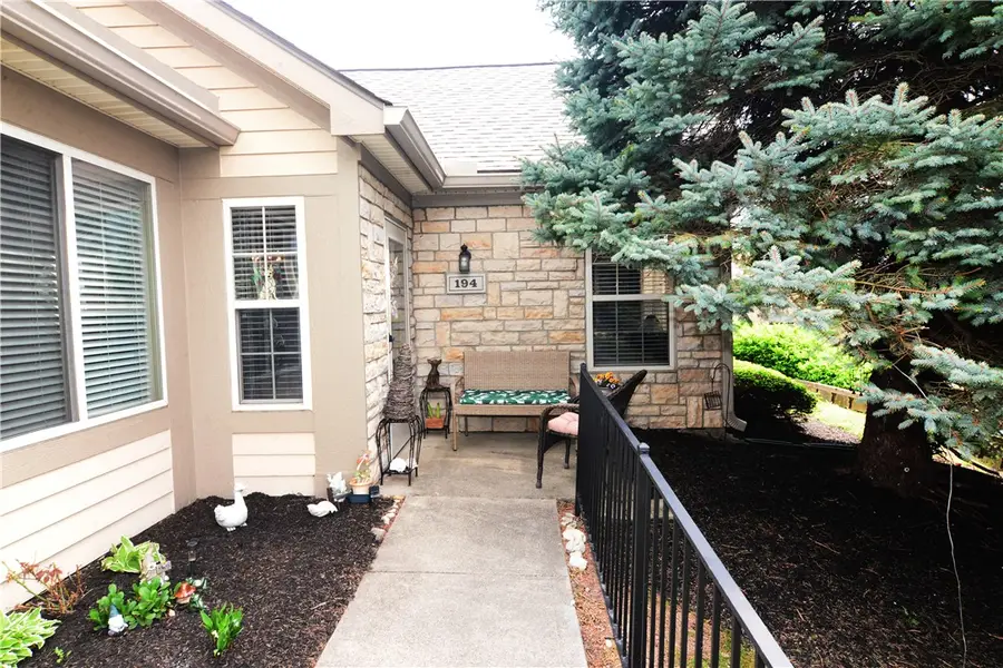 194 Villa Pointe Drive, Springboro, OH 45066 - #2