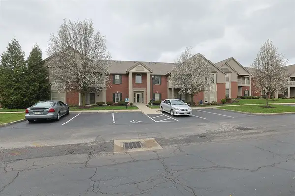 8021 Pinnacle Point Drive #104, West Chester, OH 45069