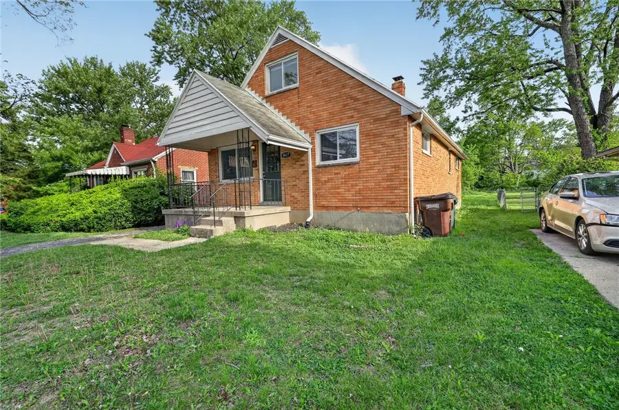 3617 W Siebenthaler Avenue, Fort McKinley, OH 45406 - #2