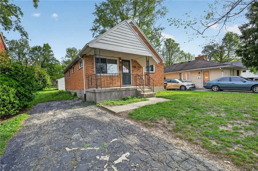 3617 W Siebenthaler Avenue, Fort McKinley, OH 45406 - #3