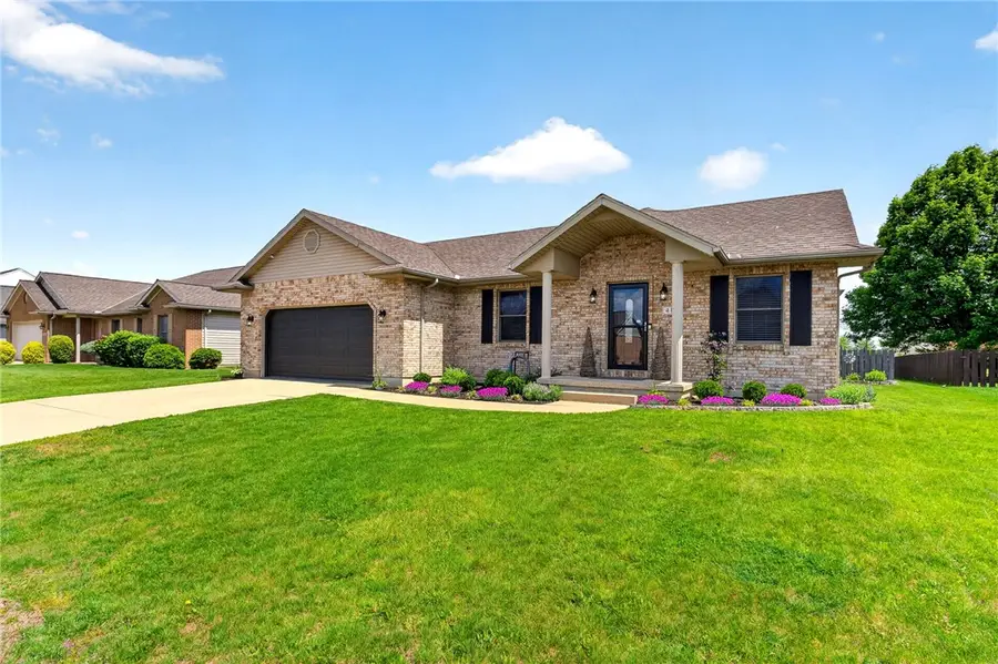 412 Clover Hill Drive, Tipp City, OH 45371 - #2